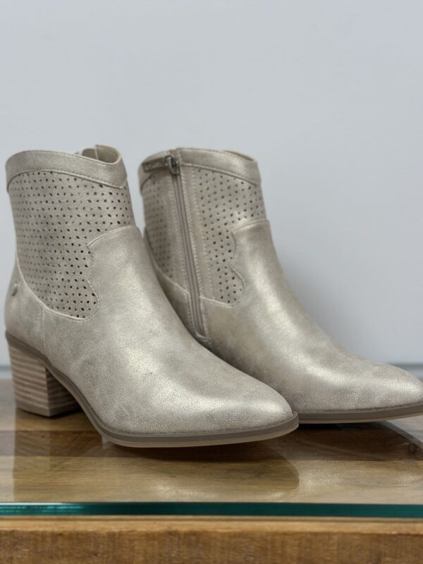 Boots Betsy Gold
