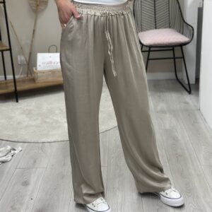 Le pantalon fluide satinée taille élastique